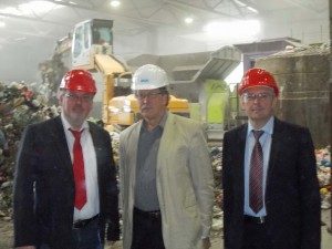 Ernst-Wilhelm Rahe, Burkhardt Schulte und Achim Post in der Annahmehalle der MBA