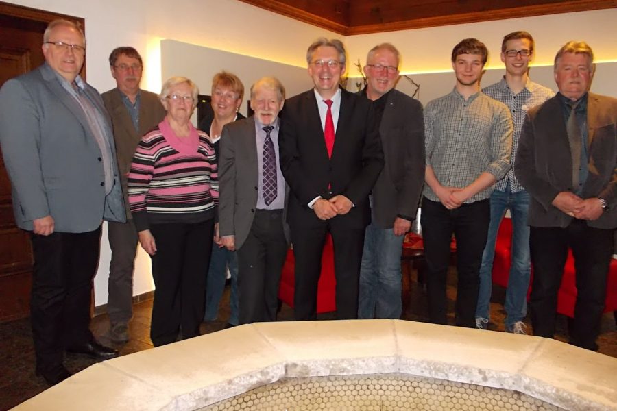 Der Neue Vorstand der Stemweder SPD mit Gastredner MdB Achim Post: vl: Jürgen Gläscher,Reinhard Lammert,Irmgard Bohne, Ilona Meier, Paul Lahrmann(Vorsitzender) Achim Post, Kurt Gläscher, Jonas Schmidt, Lennard Quebe und Wolfgang Barzantny.(es fehlen: Wolfgang Schröder, Hartmut Engelmann und Wilfried Martlage)