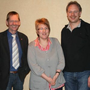Die beiden Kandidaten aus dem Ortverein Haldem-Arrenkamp (Ilona Meier und Hartwig Thomas) mit Bürgermeisterkandidat Wilhelm Riesmeier.