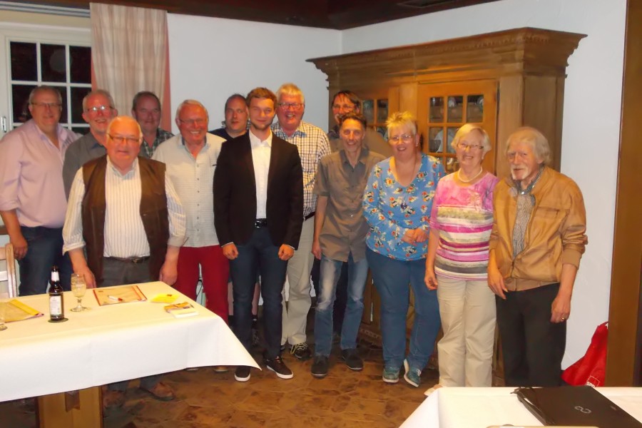 Die Stemweder SPD wählte auch ihren gesamten Vorstand und der besteht nun aus, dem Vorsitzender Jonas Schmidt, die stellvertretenden Vorsitzende Alexander Seibel und Wolfgang Schröder, Schriftführer Kurt Gläscher, stellvertretender Schriftführer Wilfried Martlage,, Kassiererin Ilona Meier, stellvertretende Kassiererin Irmgard Bohne, Internetbeauftragter Paul Lahrmann, Neuer Mitgliederbeauftragter wurde Reinhard Lammert und als Beisitzer fungieren Jürgen Gläscher, und Günter Bohne. Die Kontrollkommission besteht aus Giselbert Melcher ,Ralf Berghegger und Lennard Quebe